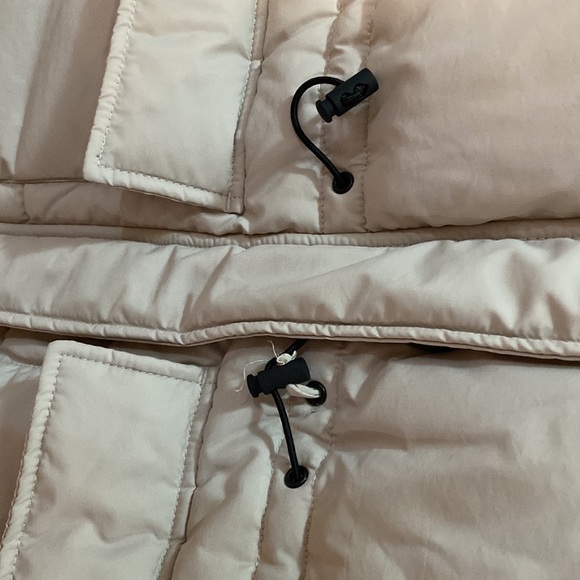 H&M beige vest - Picture 3 of 5